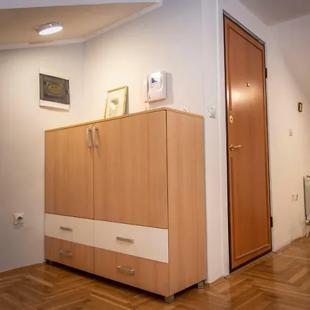 Piccolo Belgrade,crveni Krst