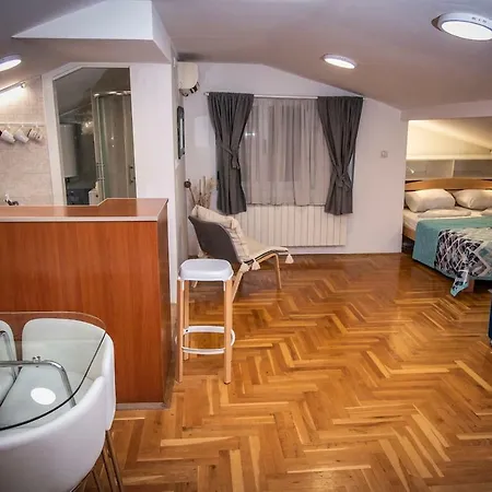 Piccolo Belgrade,crveni Krst Белград